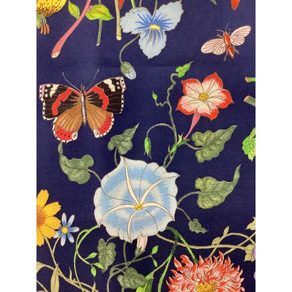 Vintage Gucci Scarf Women’s One Size 100% Silk Square Shape Floral/ Garden Motif - Picture 6 of 7